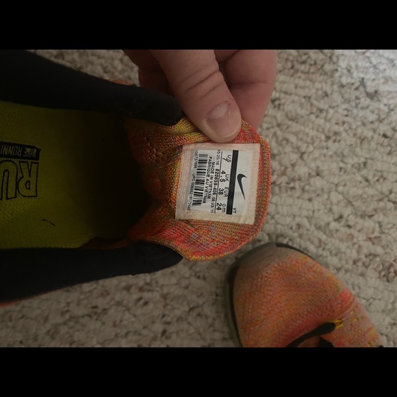 Nike shoes - Picture 4 of 5